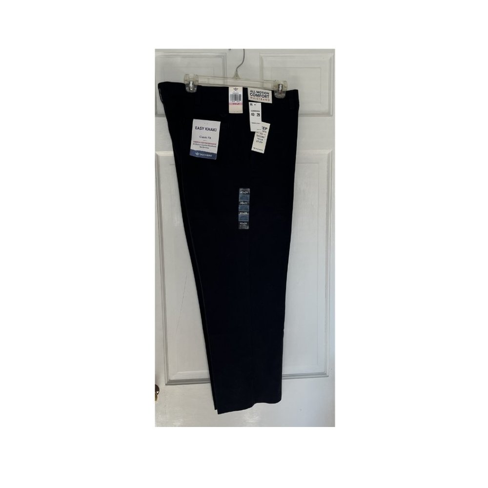 NWT - Men's Dockers® Stretch Easy Khaki Classic-Fit Flat-Front Pants